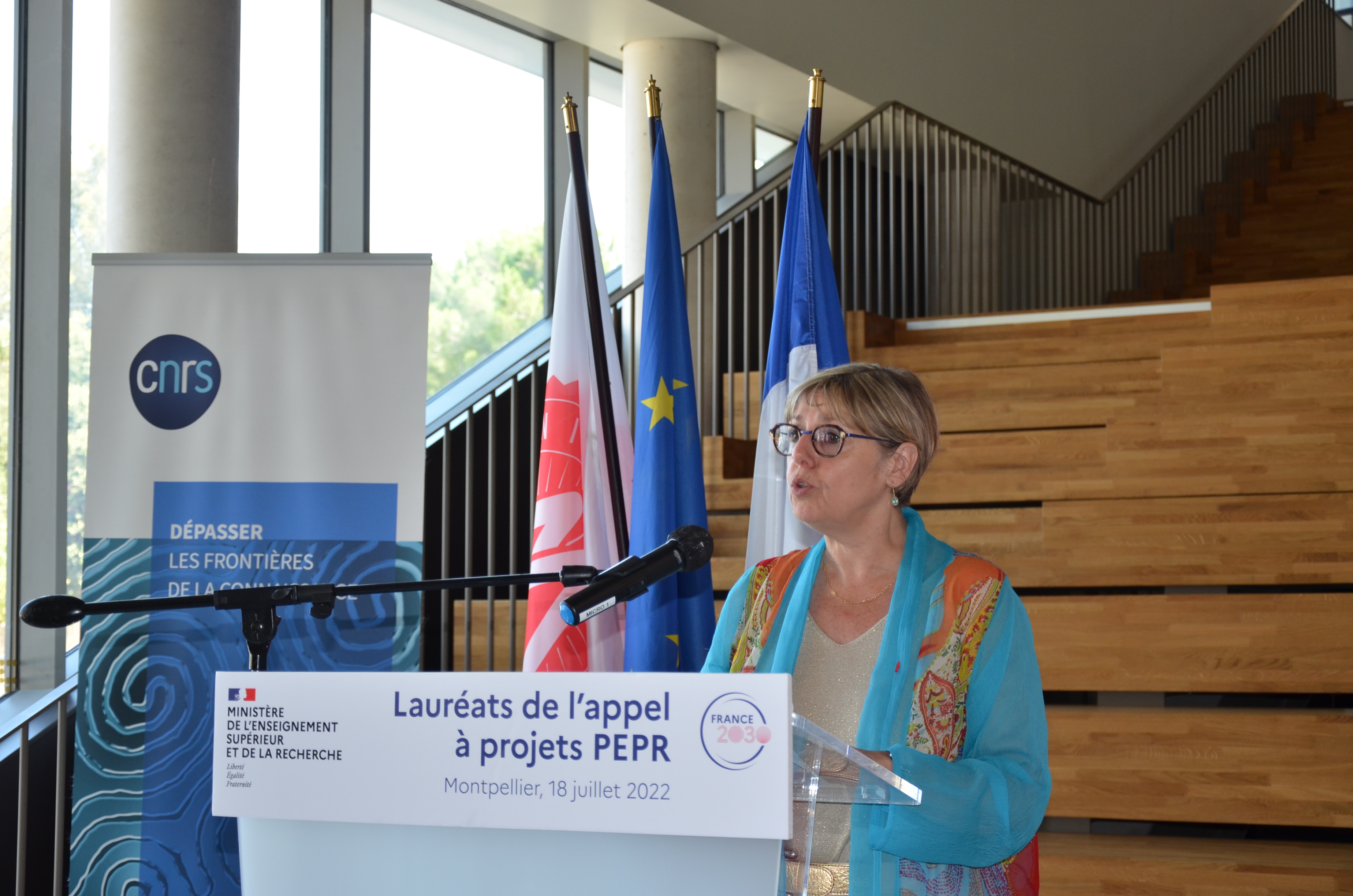Sylvie Retailleau, ministre de l’Enseignement Supérieur et de la Recherche, annonçant les lauréats de la deuxième vague des appels à projets PEPR © CNRS / Maé Decollogne