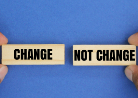 Illustration montrant le choix entre "changer" et "ne pas changer"