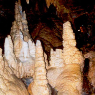 Spéléothèmes à l'intérieur de la grotte de Sanbao, Chine, (à environ 1500 mètres de l'entrée de la grotte).