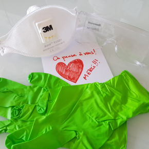 gants, masques, lunettes de protection données aux soignants